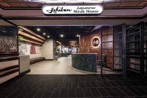 7 restaurants; breakfast, lunch, dinner, and brunch served