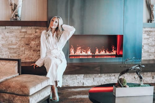 Salas de tratamiento para parejas, sauna y tina de hidromasaje