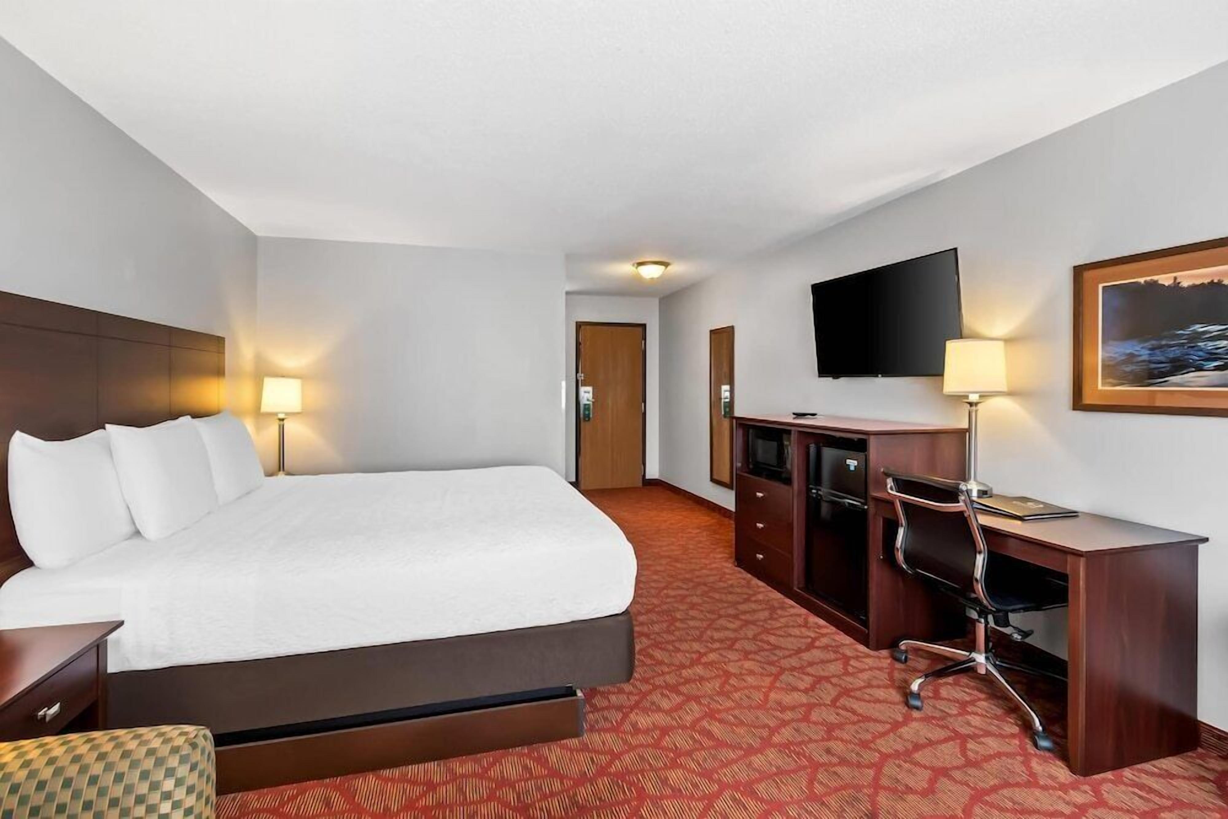 In-room safe, desk, laptop workspace, blackout curtains
