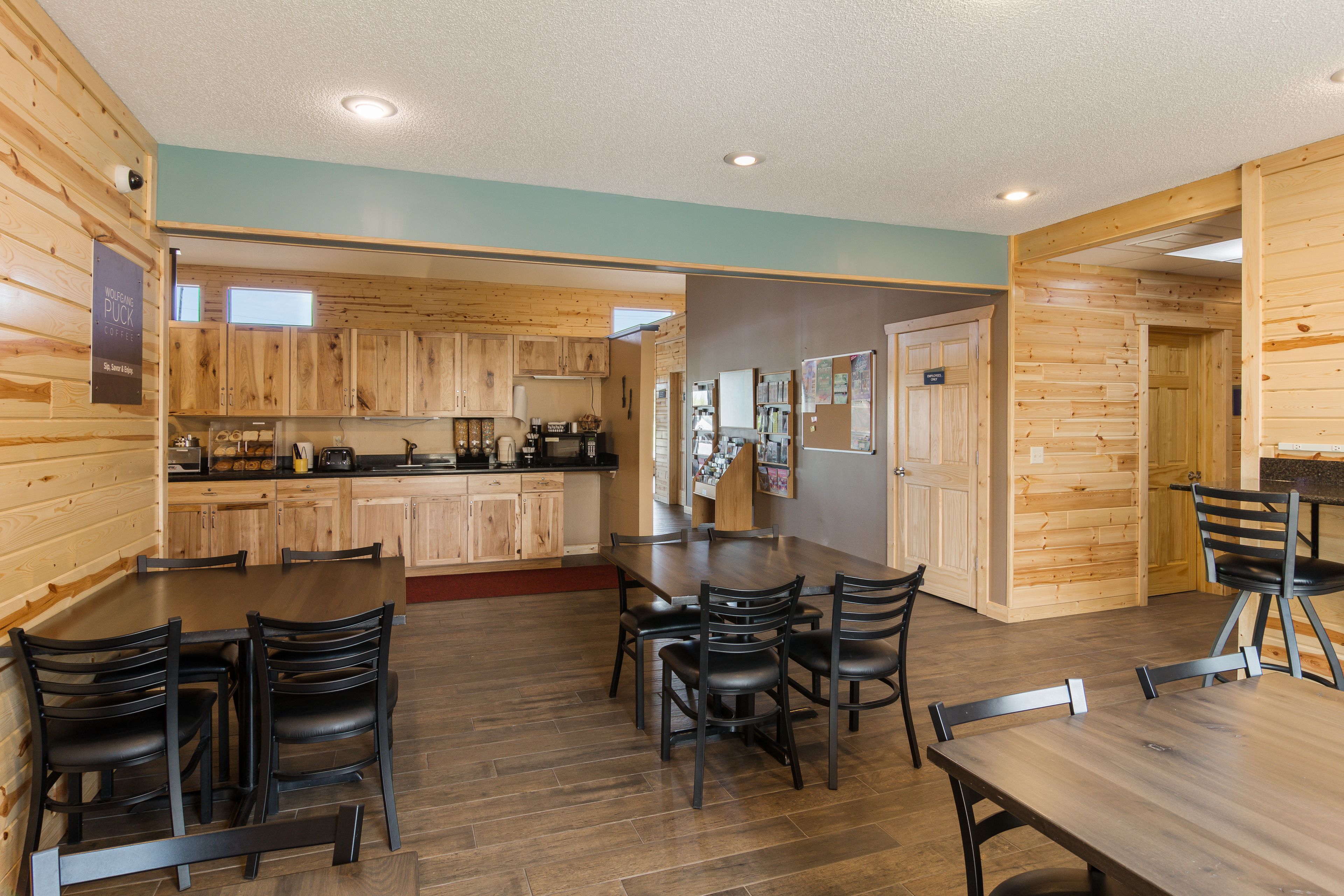 free daily full breakfast