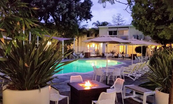 Outdoor pool, sun loungers