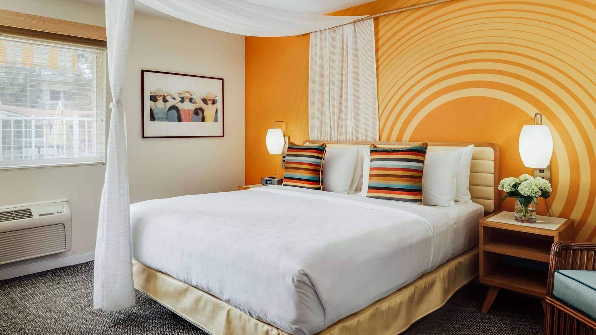 Egyptian cotton sheets, premium bedding, in-room safe, desk