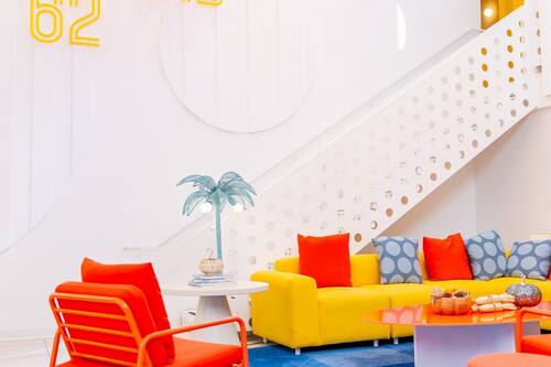 Coin salon dans le hall