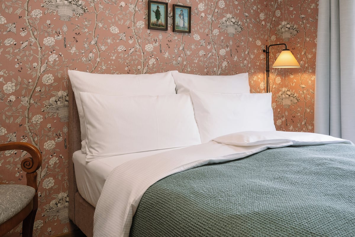 Petit Kabinett | Hypo-allergenic bedding, minibar, in-room safe, desk