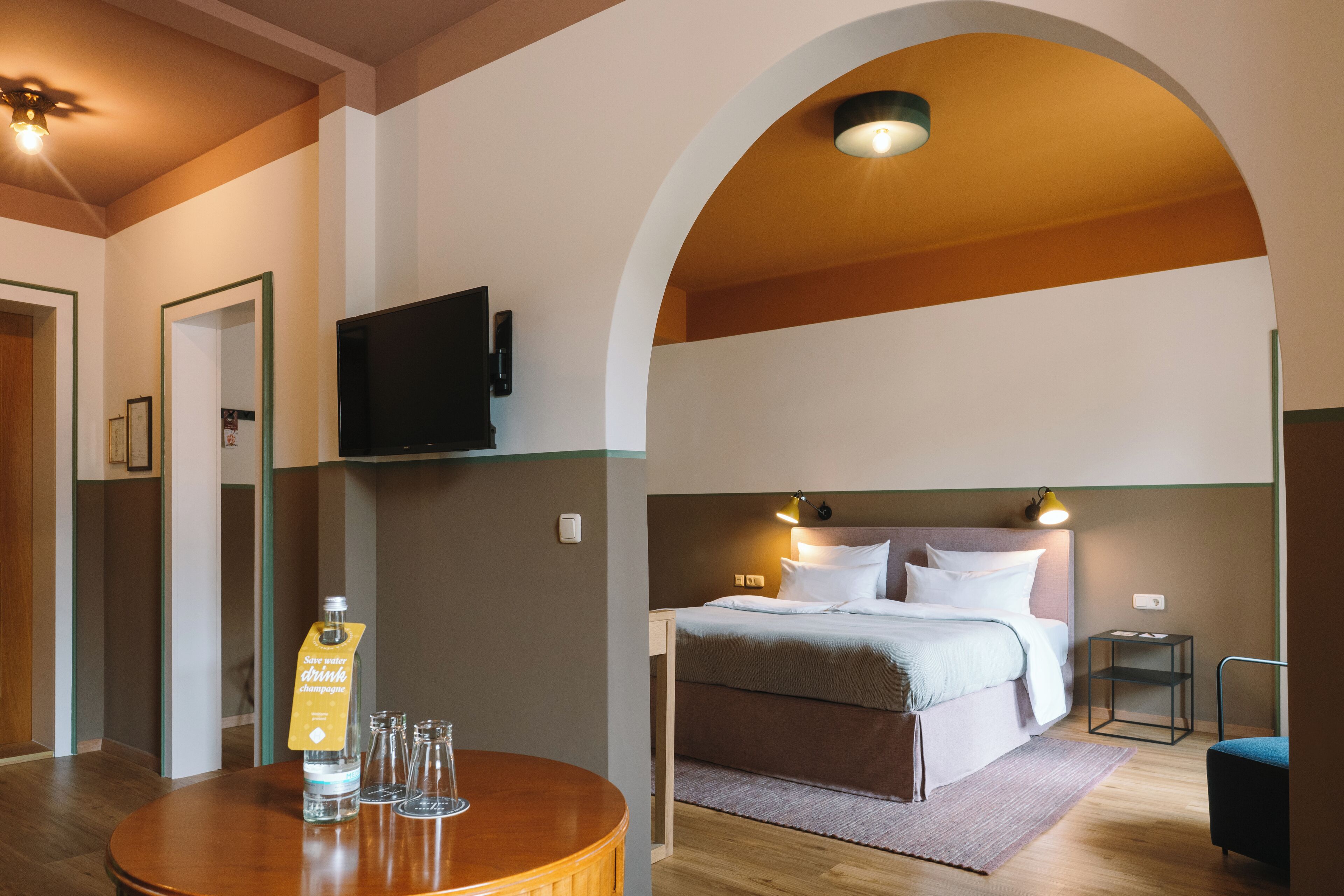 Hypo-allergenic bedding, minibar, in-room safe, desk