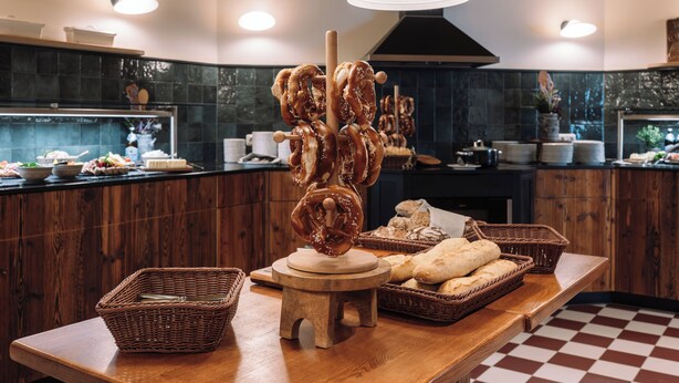 Breakfast area - HENRI Hotel Garmisch-Partenkirchen (Neueröffnung) (Garmisch-Partenkirchen)