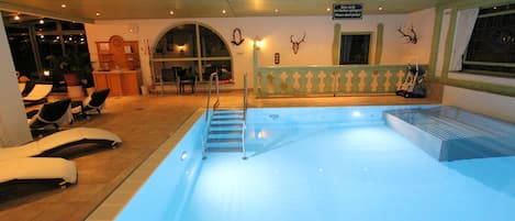 Indoor pool, sun loungers