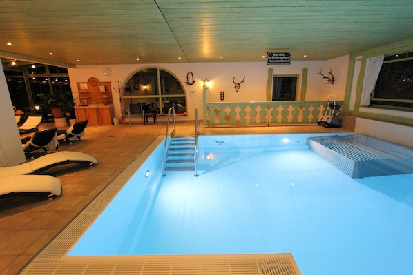 Indoor pool, sun loungers