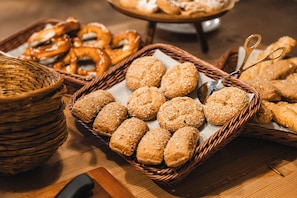 Tägliches inbegriffenes großes Frühstück