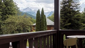 Salon with balcony | View from room - HENRI Hotel Garmisch-Partenkirchen (Neueröffnung) (Garmisch-Partenkirchen)