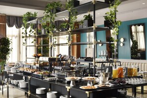 Daily buffet breakfast for a fee