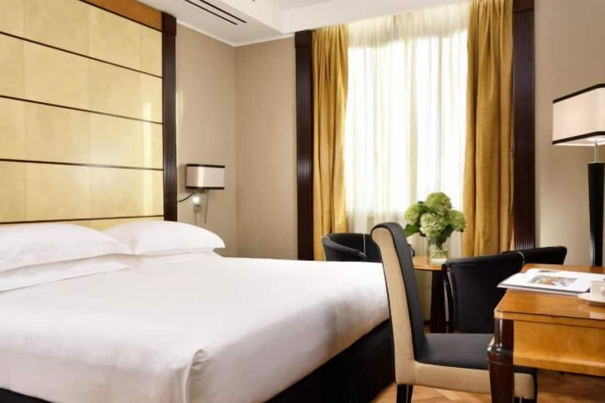 Allergikerbettwaren, Minibar, Zimmersafe, Schreibtisch