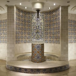 Body treatments, body scrubs, facials, 1 treatment room