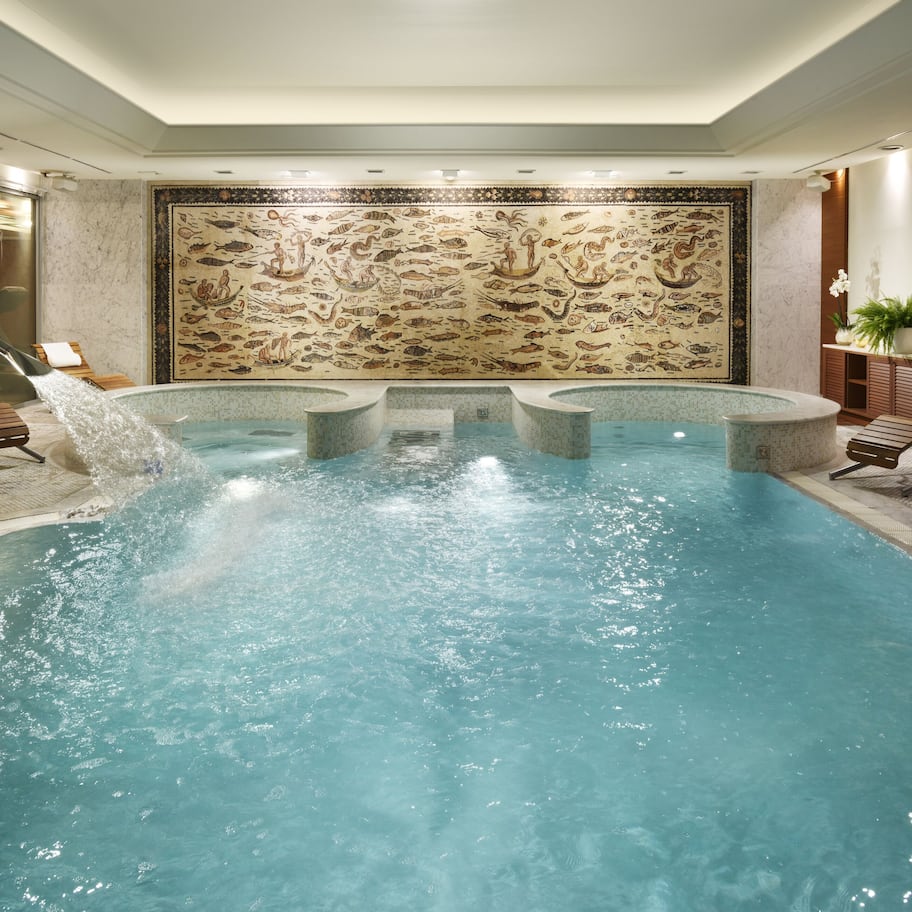 Body treatments, body scrubs, facials, 1 treatment room