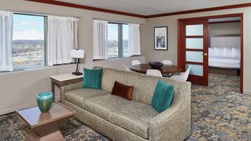 Een 49-inch flatscreentelevisie met kabelzenders en een televisie