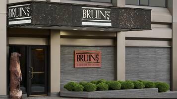 A building with a sign reading "Bruins Alaskan Fare and Cocktails".