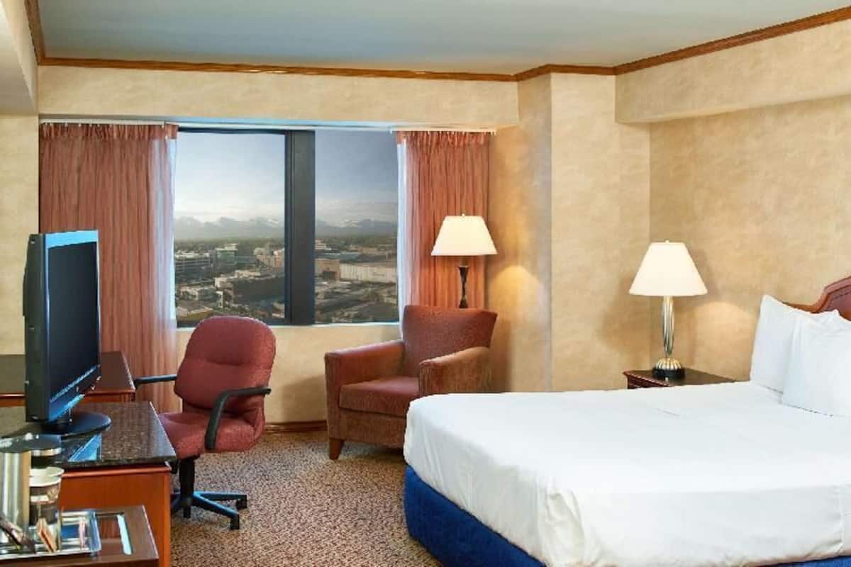 Hypo-allergenic bedding, pillowtop beds, in-room safe, blackout drapes