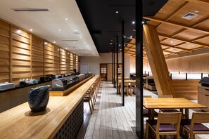 3 restaurants servant le petit déjeuner, spécialités Cuisine américaine