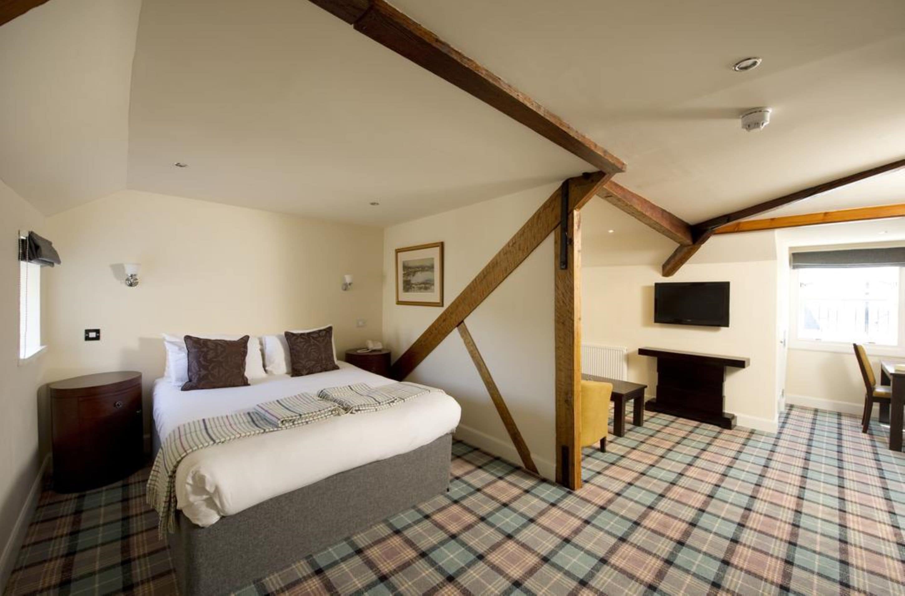 executive suite, ensuite | individually decorated, individually furnished, desk, laptop workspace