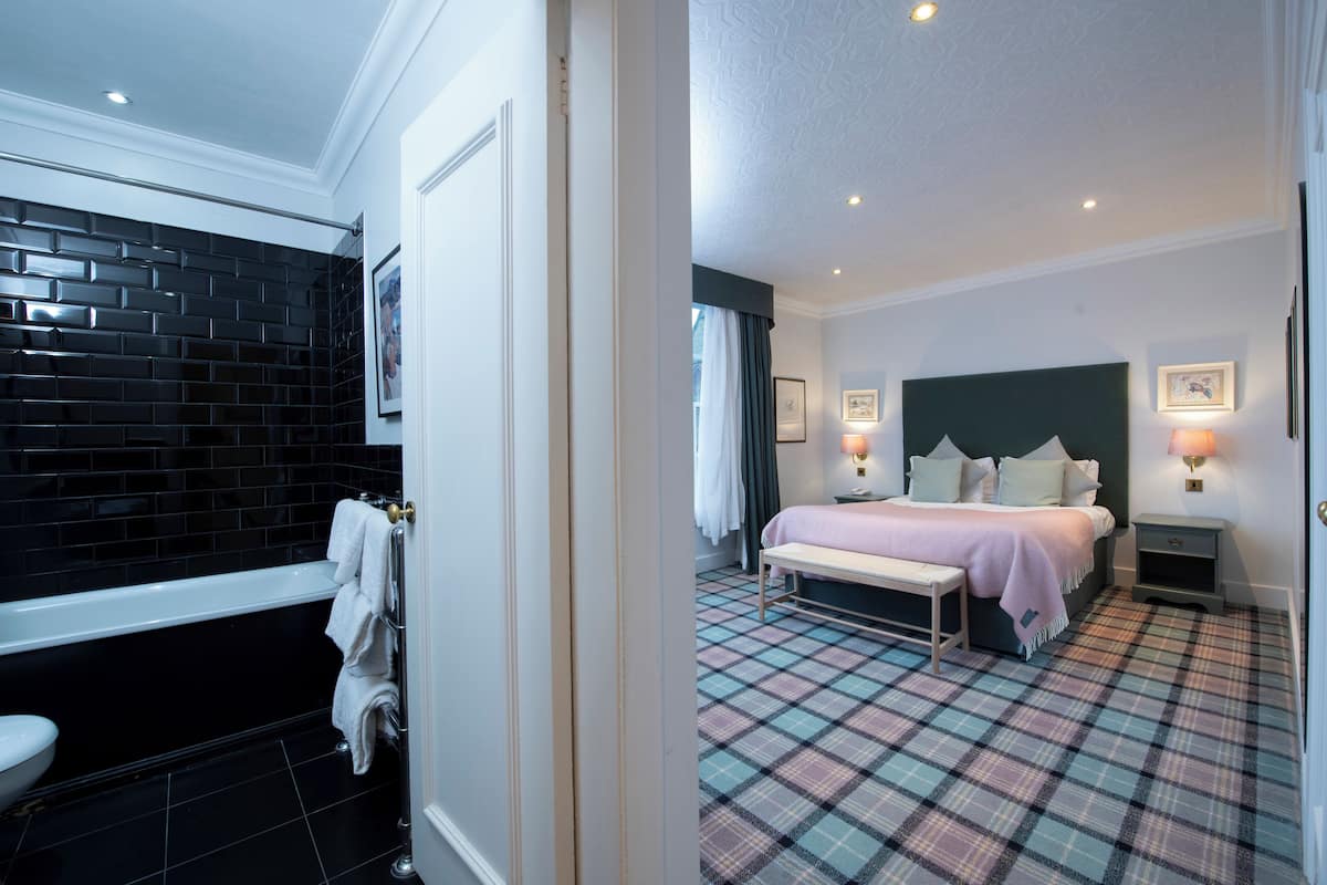 superior room | living area | tv