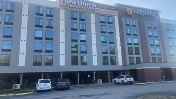 Vista frontal de la propiedad