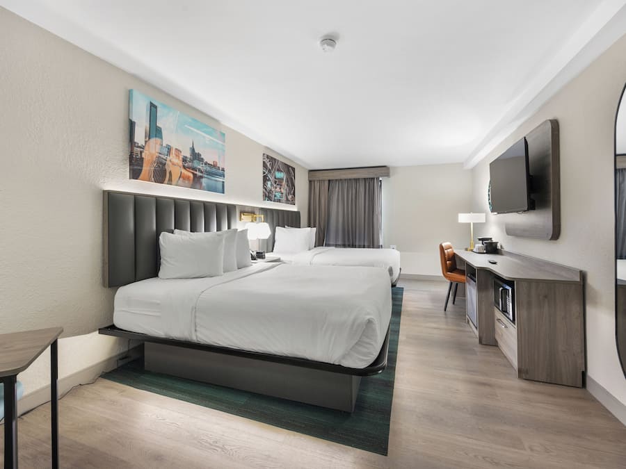 Rom – deluxe, 2 queensize-senger, ikke-røyk | Skrivebord, lydisolert, strykejern/-brett og barnesenger (inkludert)