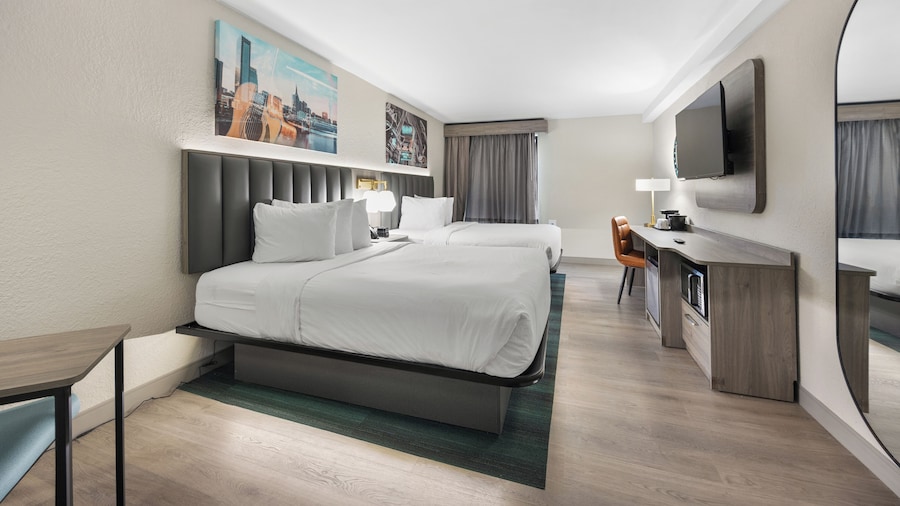 La Quinta Inn & Suites by Wyndham Nashville Airport/Opryland