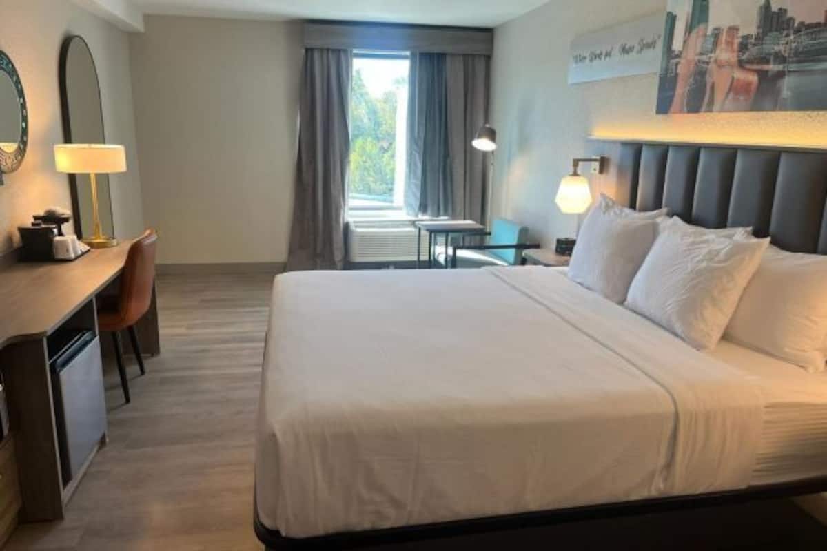 Desk, soundproofing, iron/ironing board, free cots/infant beds