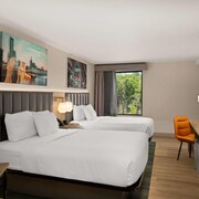 La Quinta Inn & Suites by Wyndham Nashville Airport/Opryland