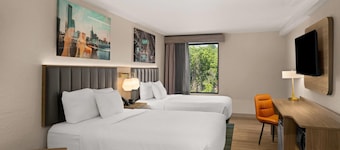 La Quinta Inn & Suites by Wyndham Nashville Airport/Opryland