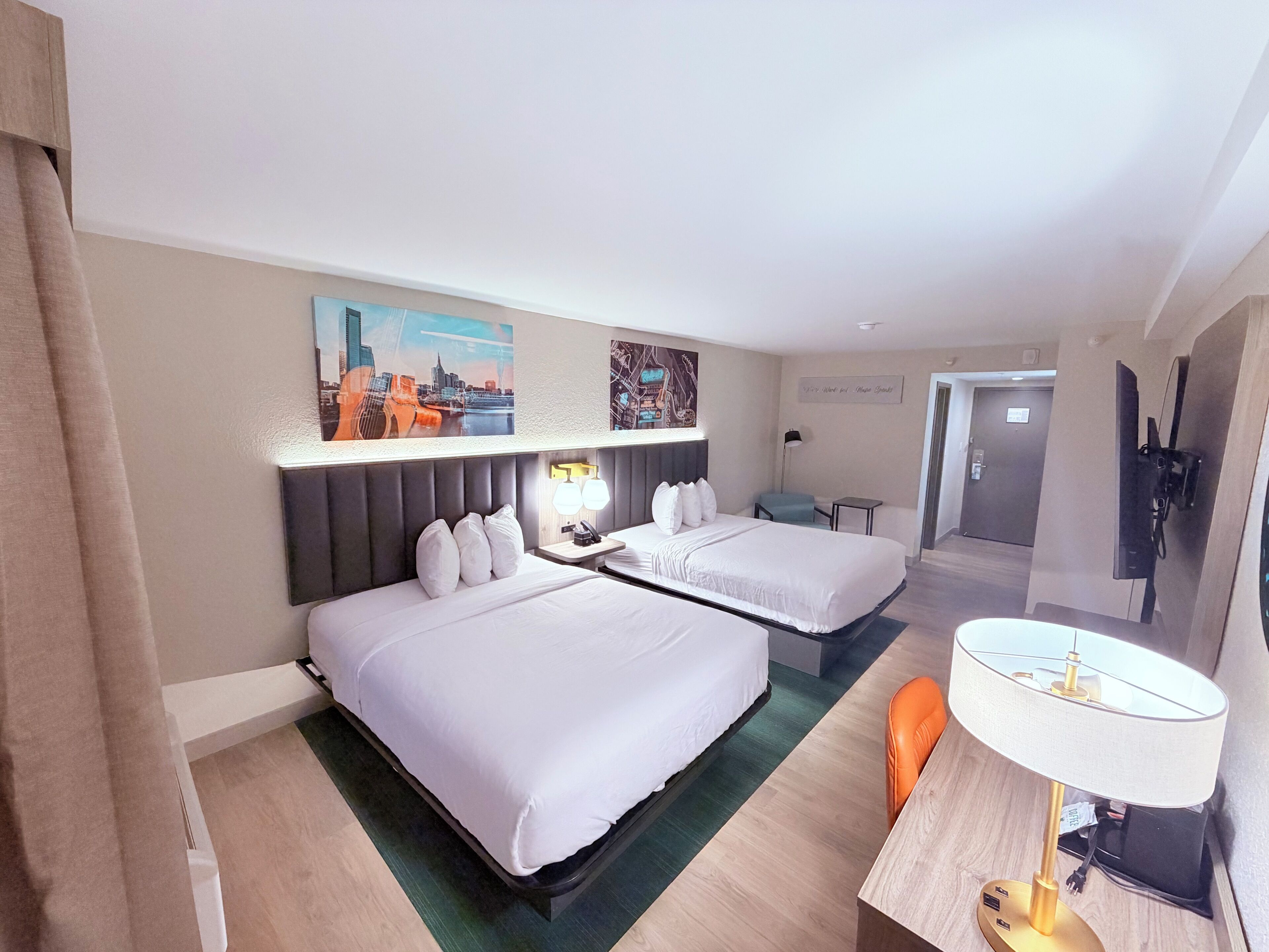 华丽客房, 2 张大床, 无烟房 | 办公桌、隔音、熨斗/熨衣板、免费婴儿床