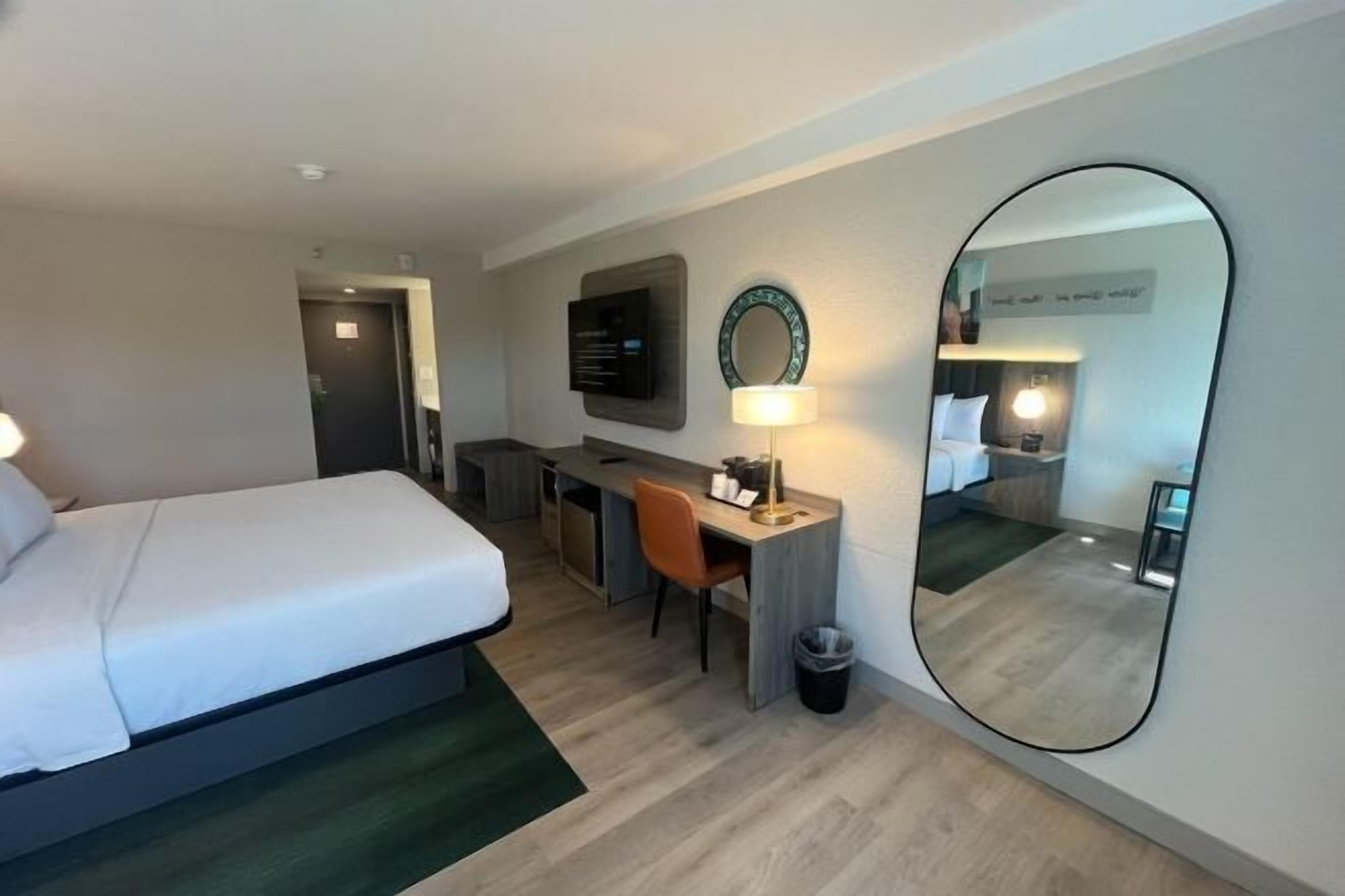 Desk, soundproofing, iron/ironing board, free cots/infant beds