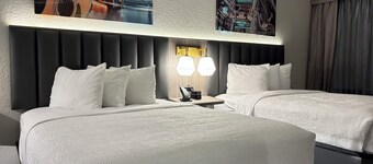 La Quinta Inn & Suites by Wyndham Nashville Airport/Opryland