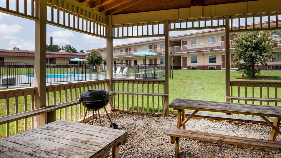 Super 8 by Wyndham Gaffney