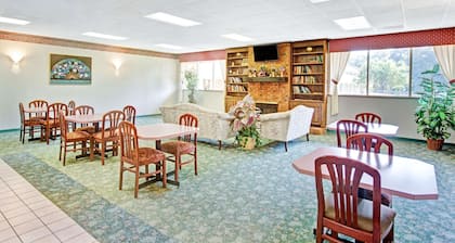 Super 8 by Wyndham Gaffney