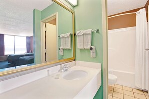 Iron/ironing board, free cots/infant beds, free WiFi, bed sheets - Super 8 by Wyndham Gaffney (Gaffney)