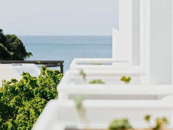 Premium bedding, in-room safe, blackout curtains, cots/infant beds - Elysium Noosa Resort - MGallery Collection (Noosa Heads)