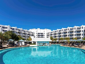 Outdoor pool, pool cabanas (surcharge), pool umbrellas