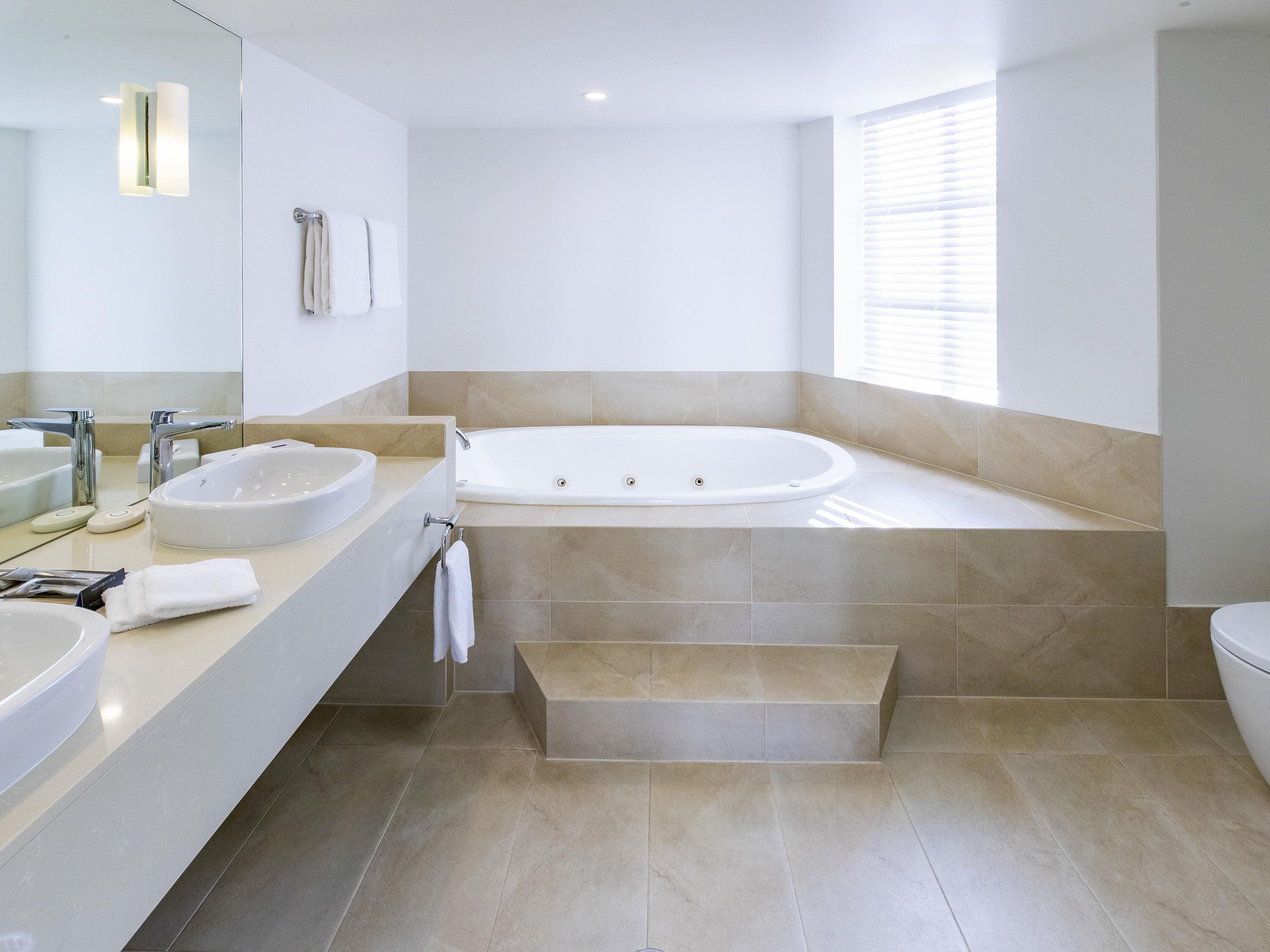 Premium bedding, in-room safe, blackout curtains, cots/infant beds