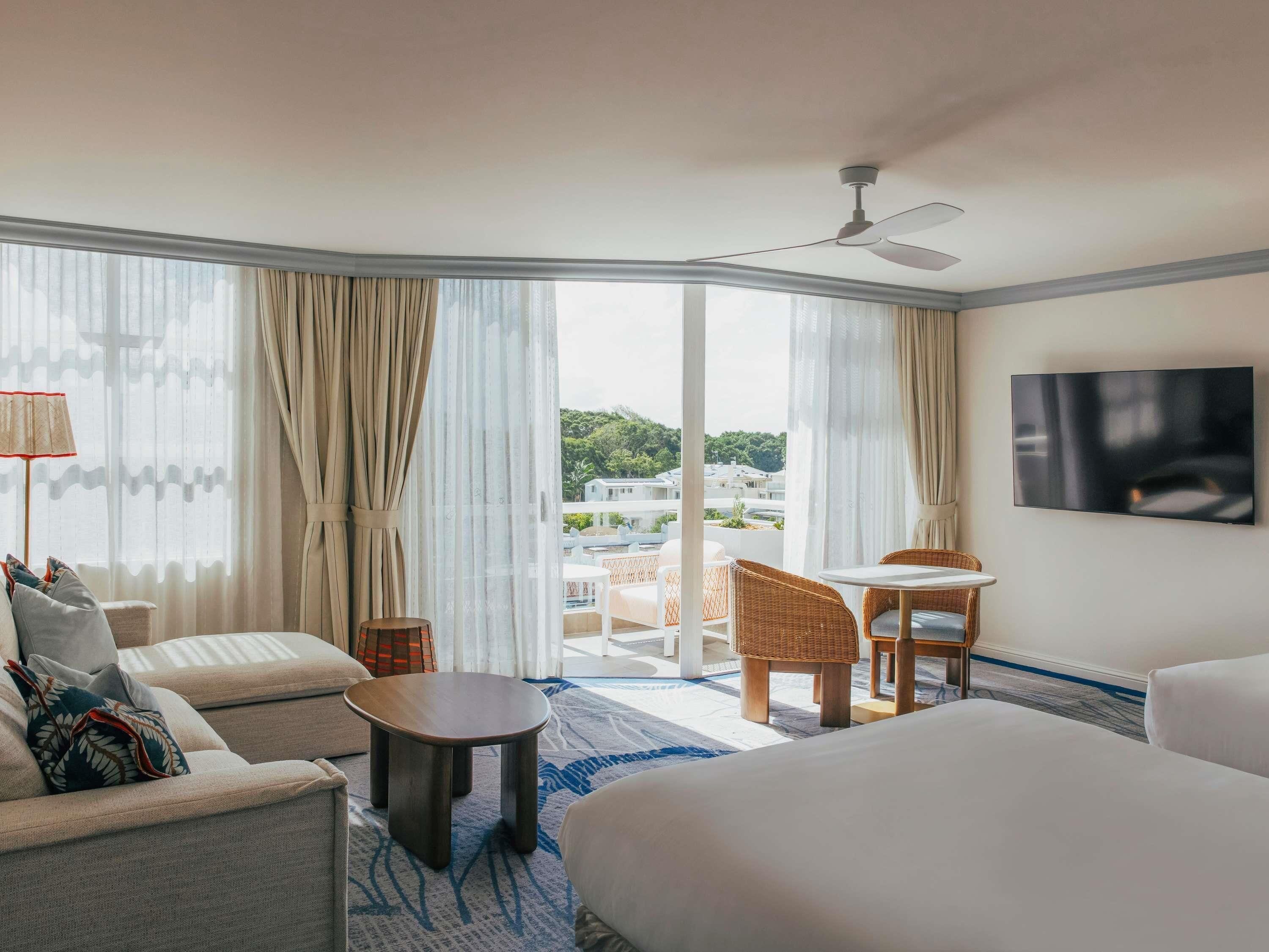 高档床上用品、客房内保险箱、遮光窗帘、婴儿床