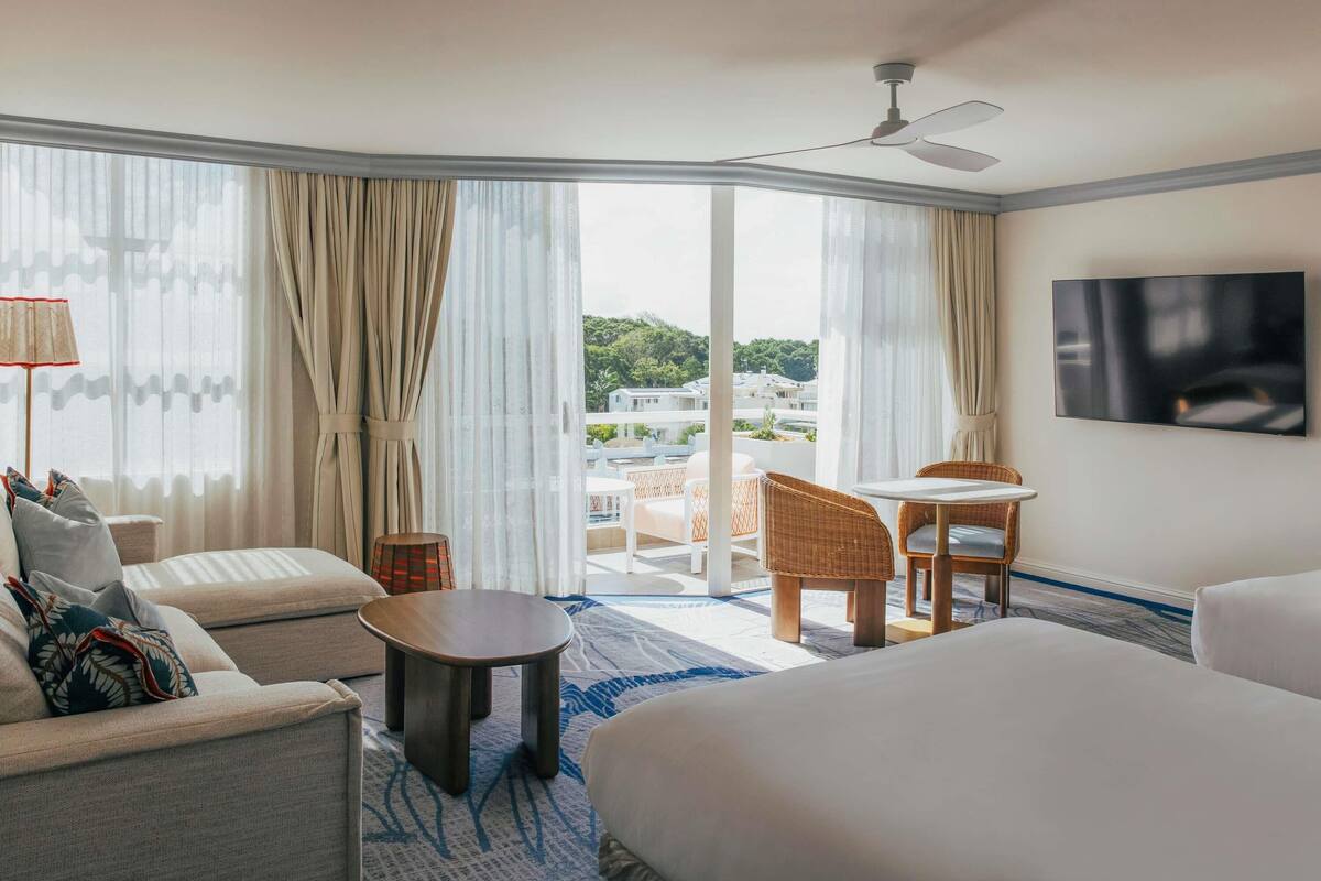 Literie de qualité supérieure, coffres-forts dans les chambres, bureau