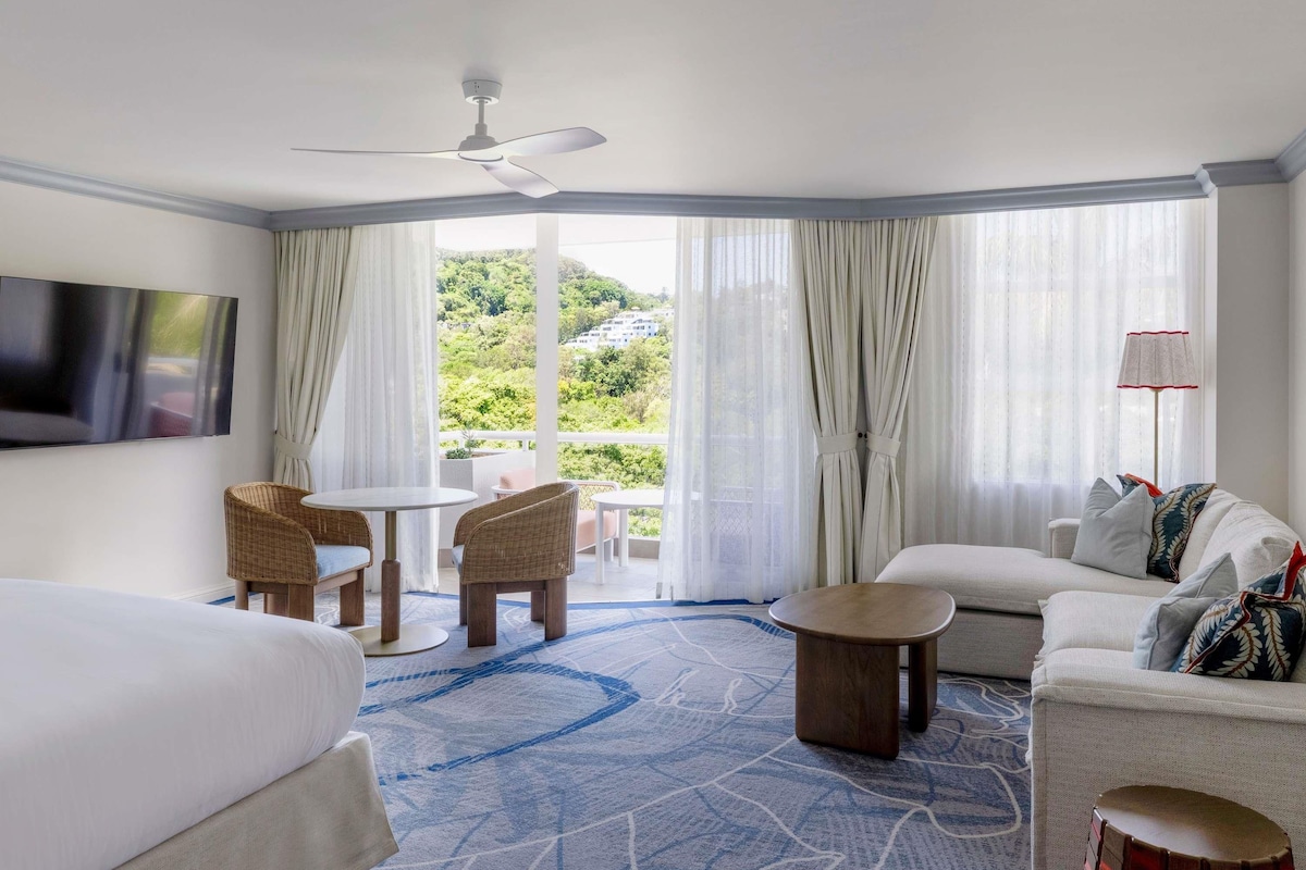 Premium bedding, in-room safe, blackout curtains, cots/infant beds