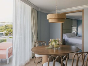 Suite, 1 habitación (Elysium Floor) | Ropa de cama de alta calidad y caja de seguridad en la habitación 