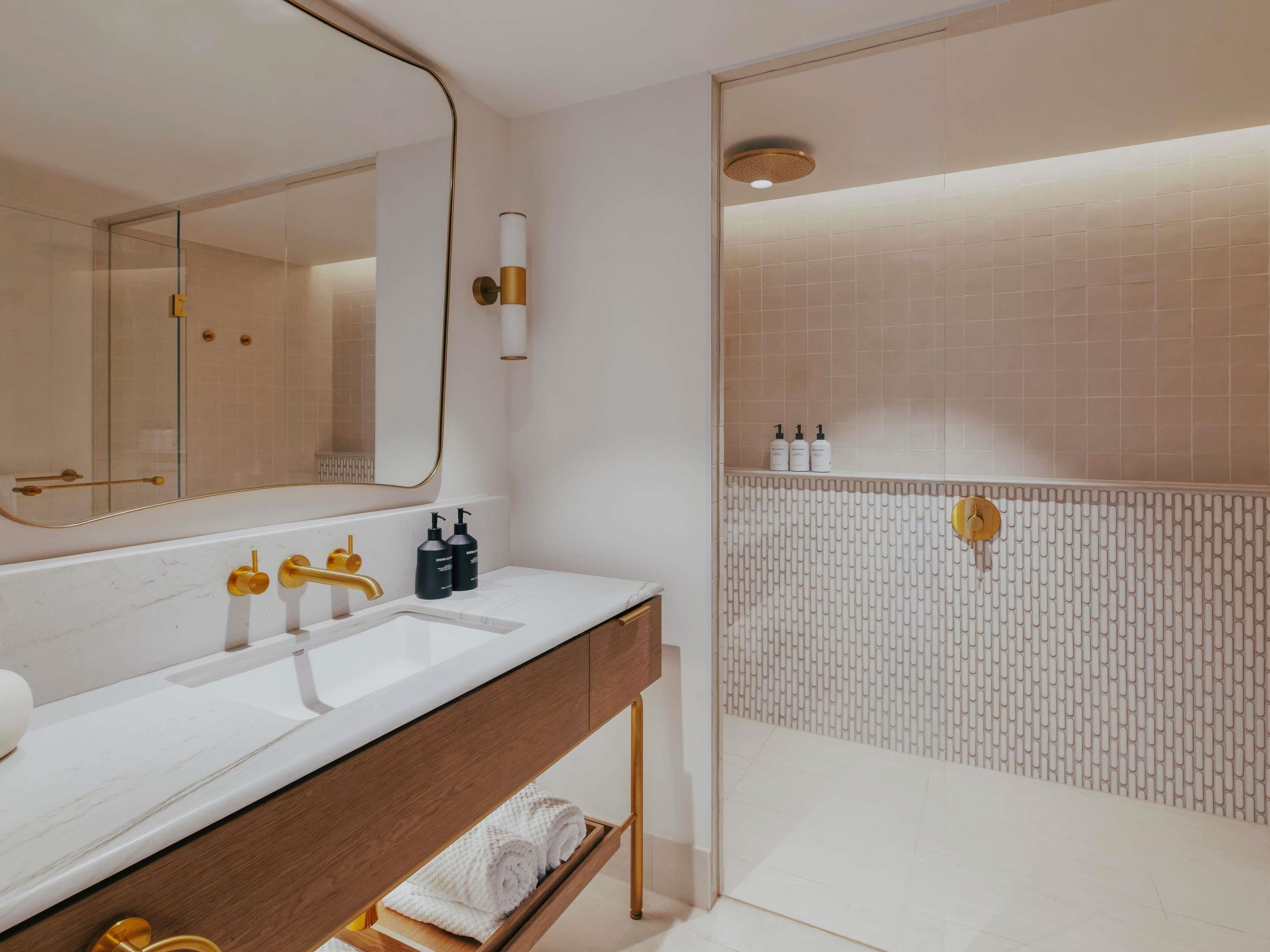 Premium bedding, in-room safe, blackout curtains, cots/infant beds