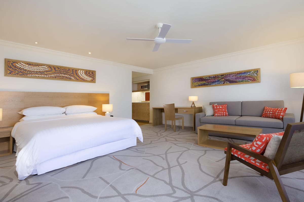 1 bedroom, premium bedding, in-room safe, desk