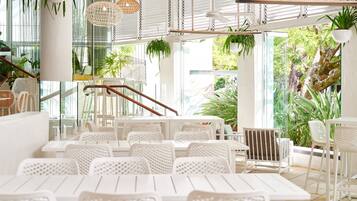 Se sirven almuerzos y cenas