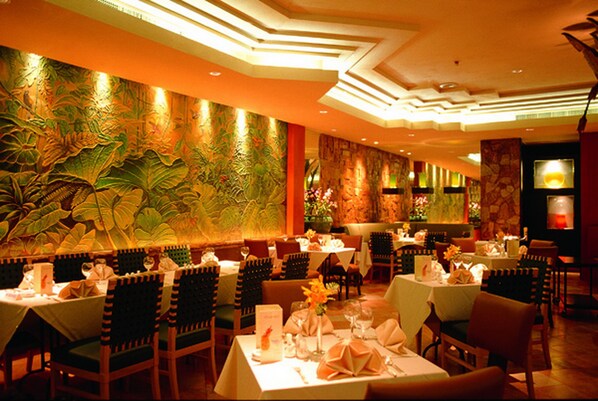 2 Restaurants, Mittagessen, Abendessen, internationale Küche