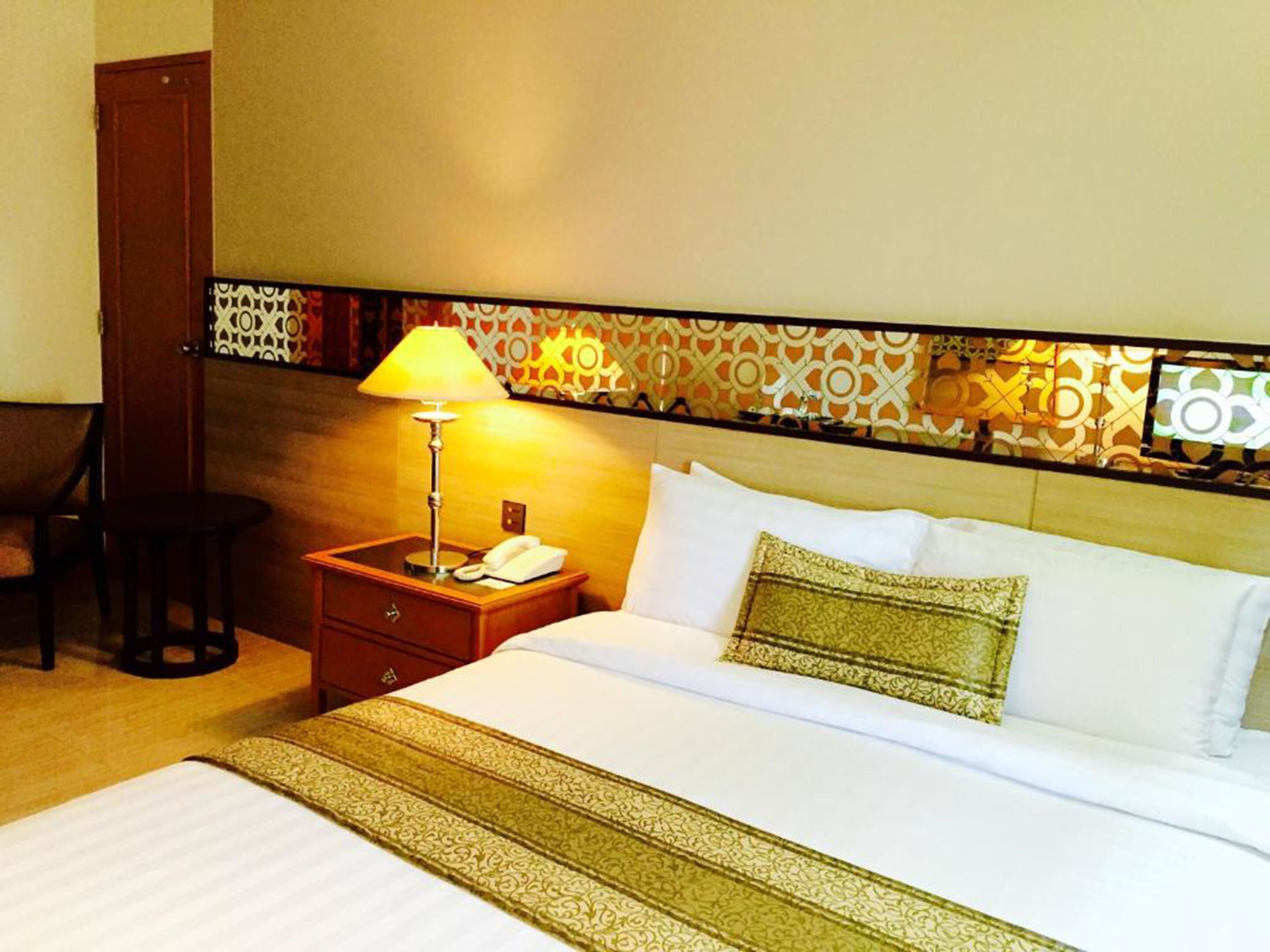 Economy Studio, 1 Double Bed | In-room safe, desk, blackout drapes, cribs/infant beds