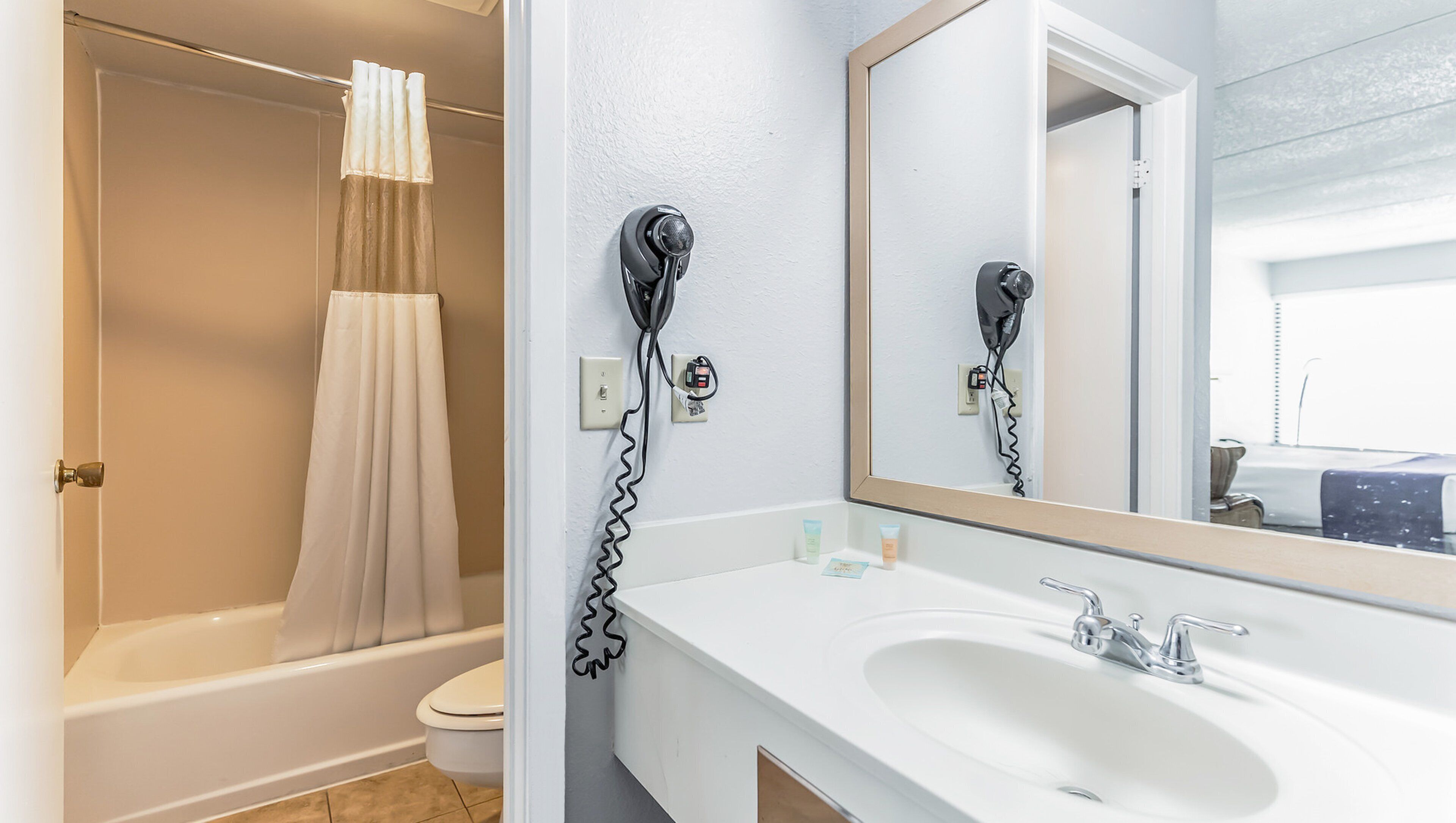 Photo - Home 1 Suites Extended Stay - Kissimmee