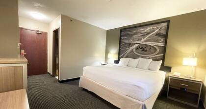 Super 8 by Wyndham St Charles